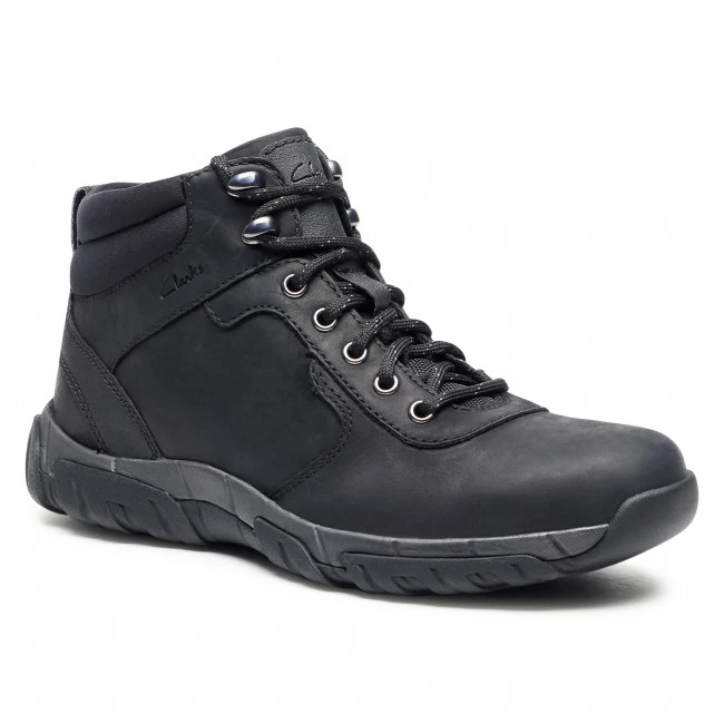 حذاء Clarks Un Trek Mid رجالي – جلد نوبوك أسود، نمط Chukka متوسط الارتفاع، نعل Traction® Rubber